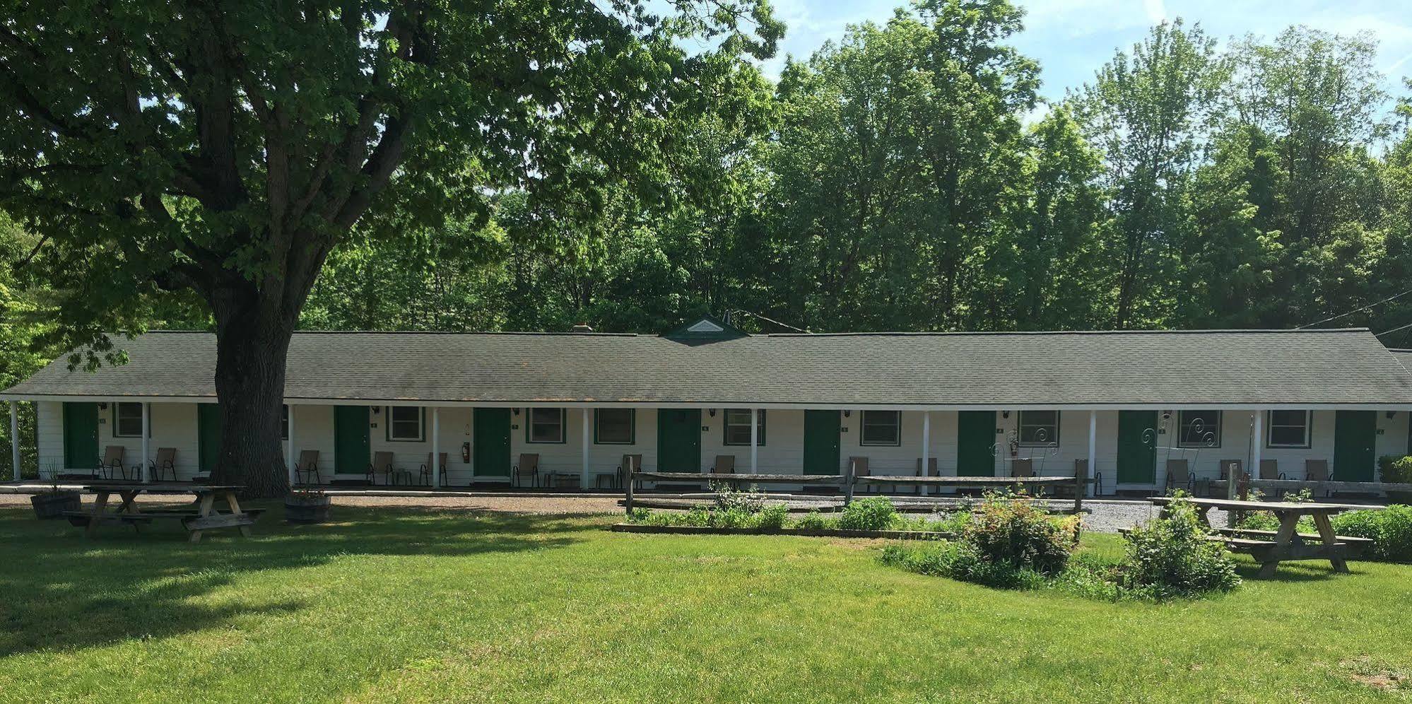 McGregor Inn Motel Wilton Exterior foto